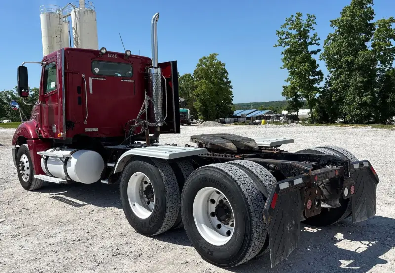 2017 Freightliner Columbia photo 7