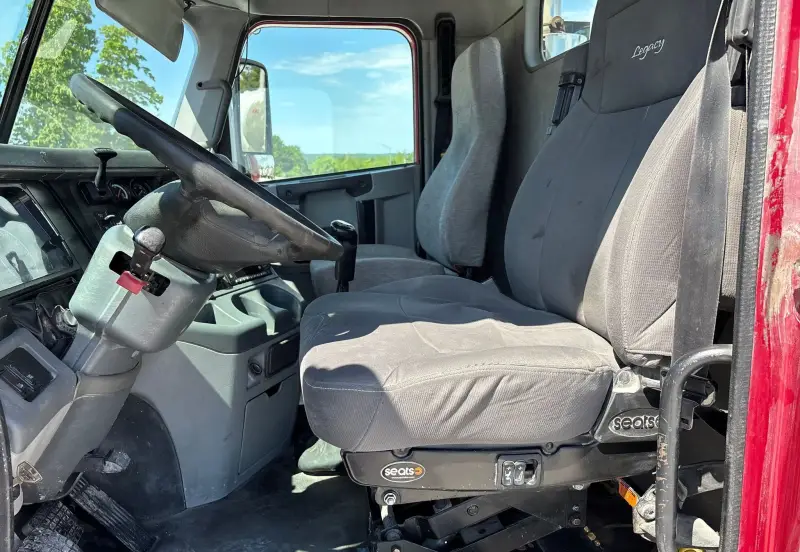 2017 Freightliner Columbia photo 29