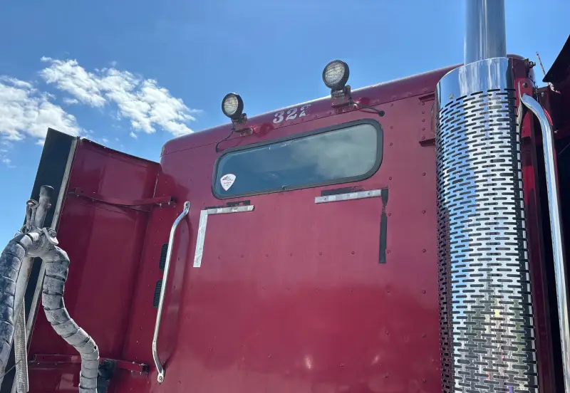 2017 Freightliner Columbia photo 19