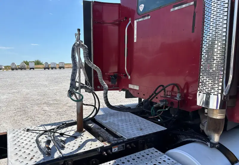 2017 Freightliner Columbia photo 18
