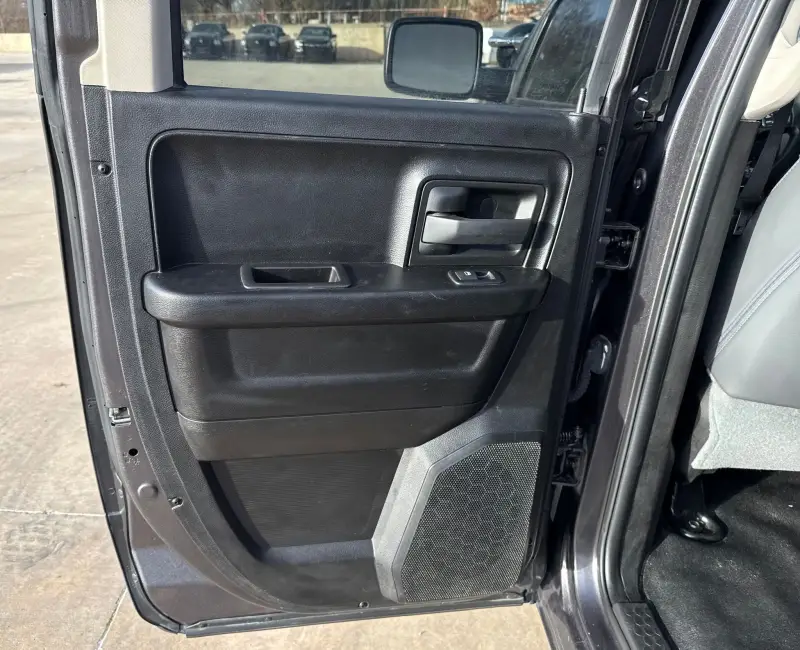 2019 RAM 1500 Classic photo 31