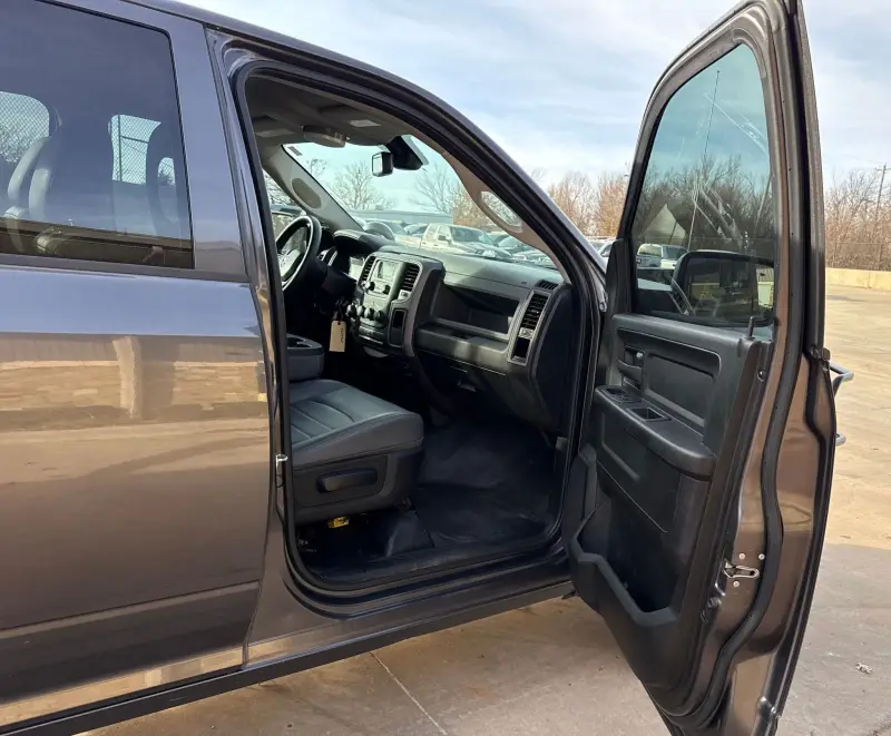 2019 RAM 1500 Classic photo 40