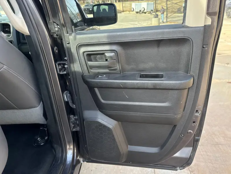 2019 RAM 1500 Classic photo 36