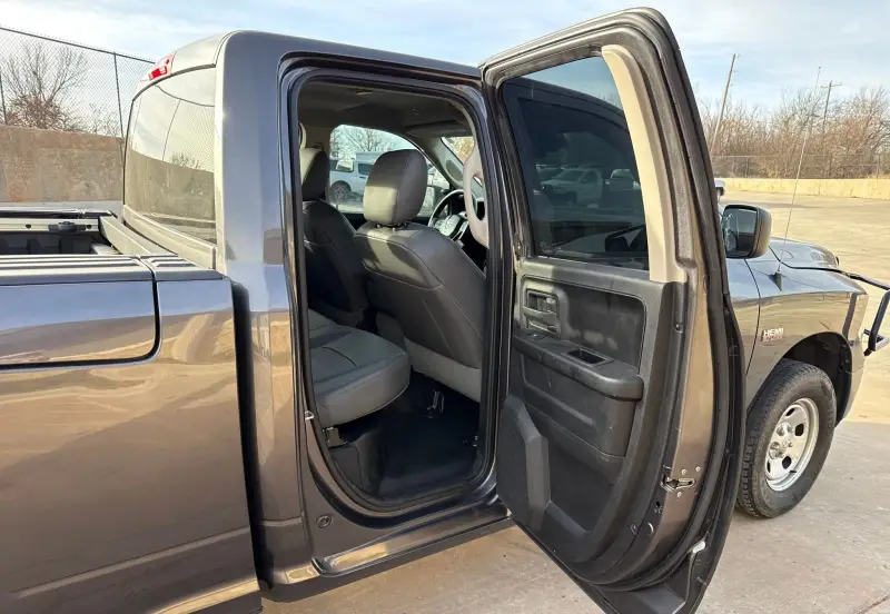 2019 RAM 1500 Classic photo 35