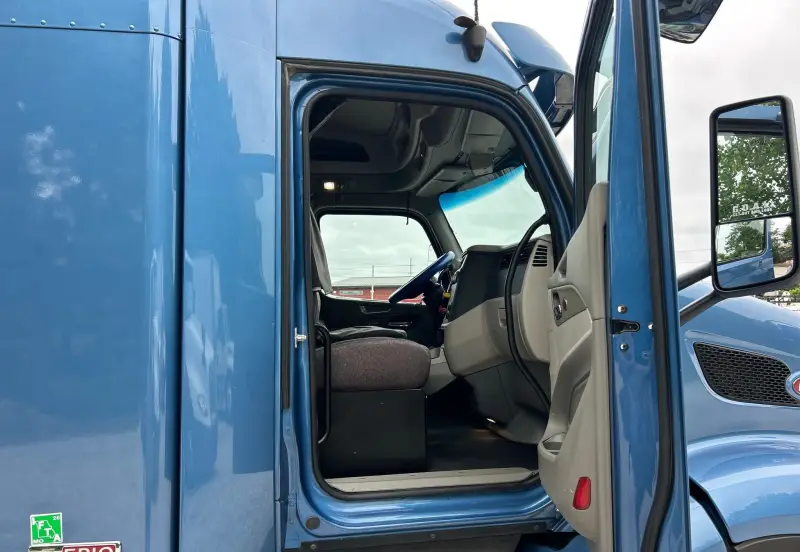 2018 Peterbilt 579 photo 39