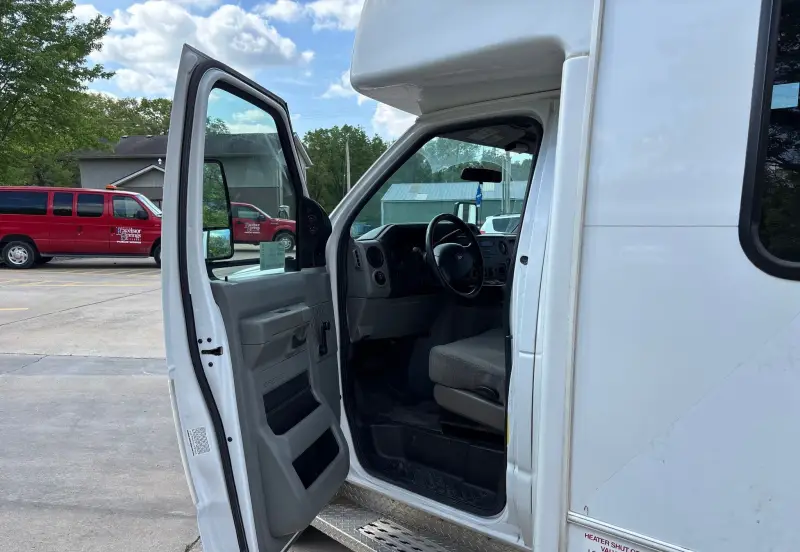 2014 Ford E450 photo 28