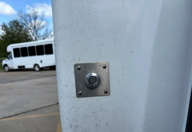2014 Ford E450 photo 19