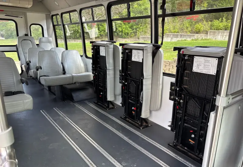 2014 Ford E450 photo 40