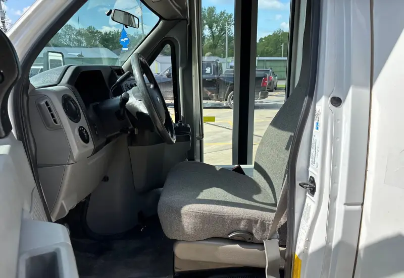 2014 Ford E450 photo 30