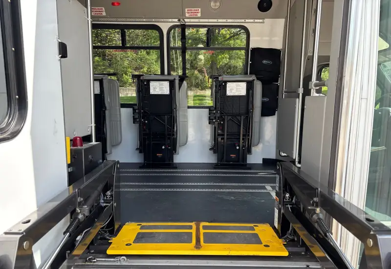 2014 Ford E450 photo 50
