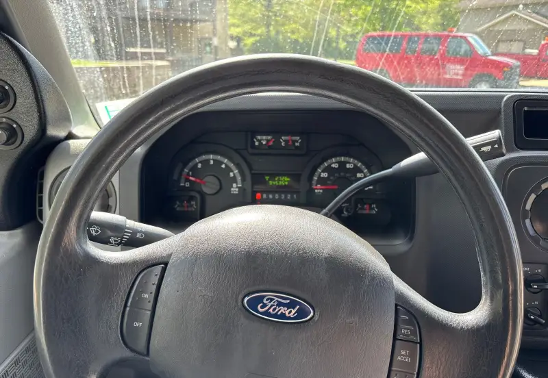 2014 Ford E450 photo 33