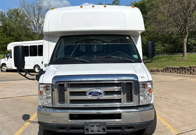 2014 Ford E450 photo 2