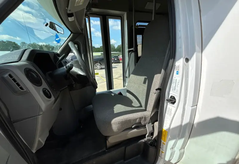 2014 Ford E450 photo 31