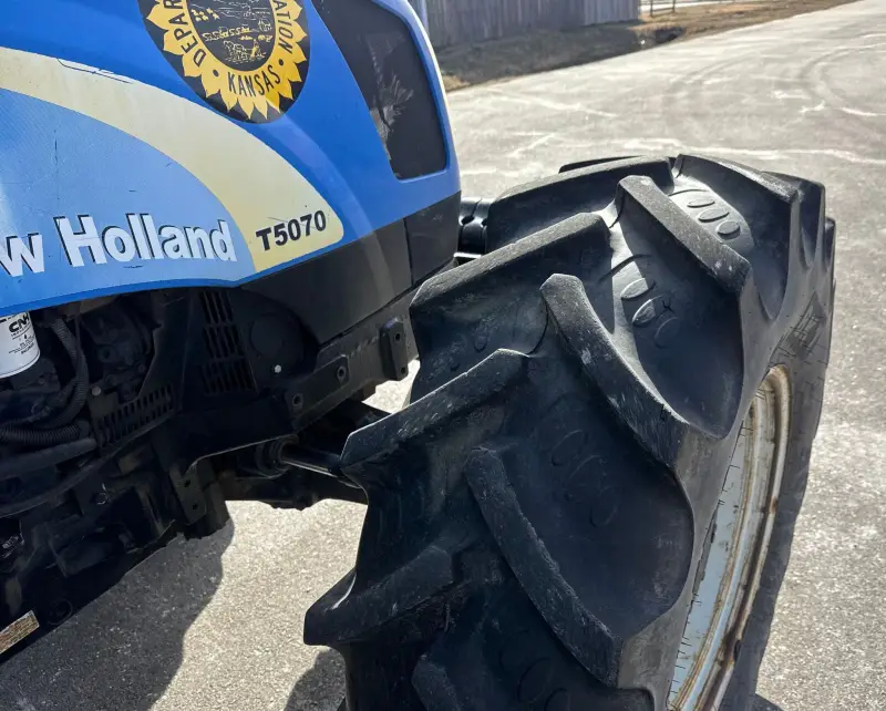 2011 New Holland T5070 photo 44