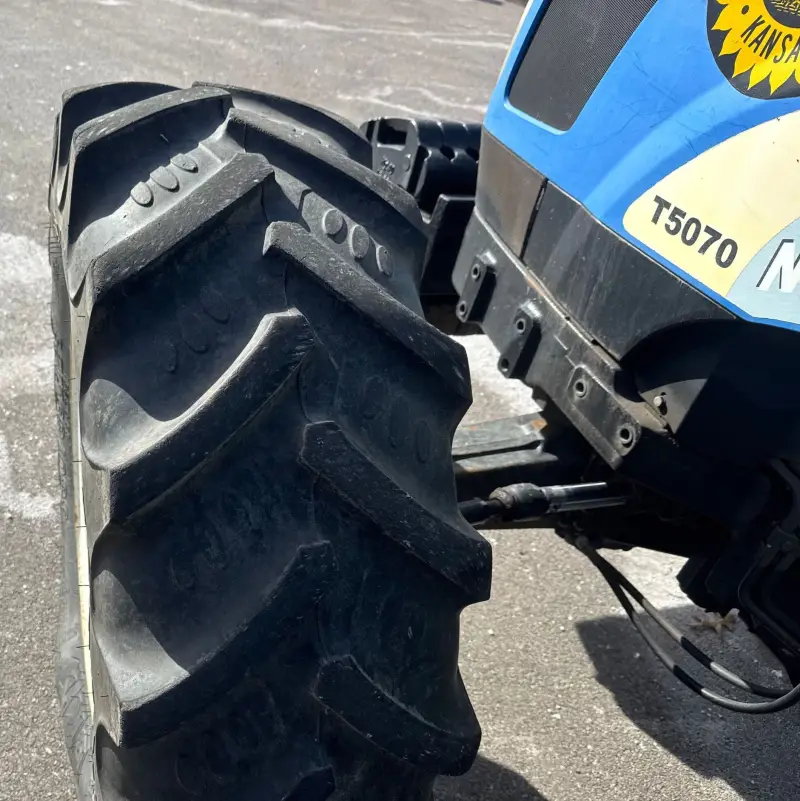 2011 New Holland T5070 photo 41