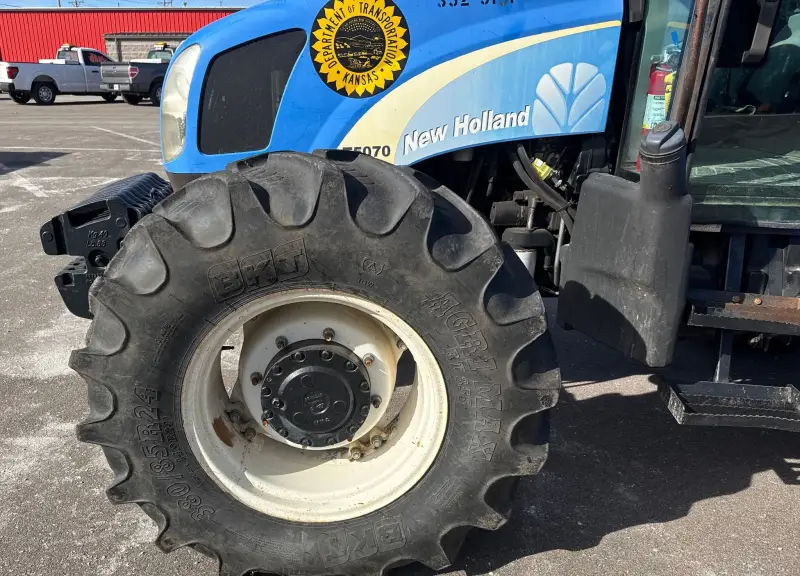 2011 New Holland T5070 photo 40