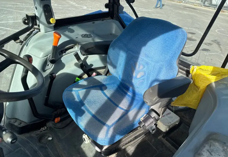 2011 New Holland T5070 photo 21