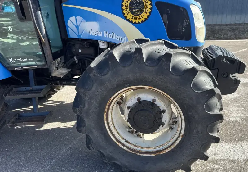 2011 New Holland T5070 photo 43