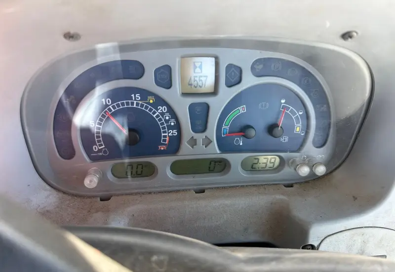 2011 New Holland T5070 photo 25