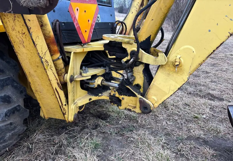 2000 New Holland 675E photo 39