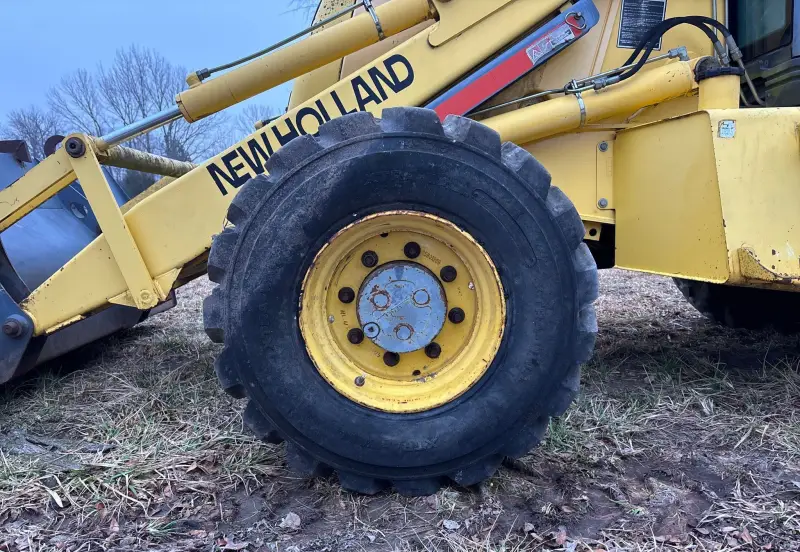2000 New Holland 675E photo 65