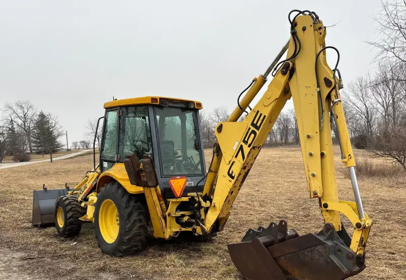 2000 New Holland 675E photo 7