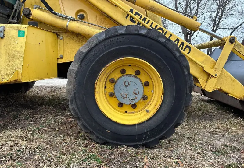 2000 New Holland 675E photo 67