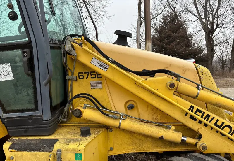 2000 New Holland 675E photo 20