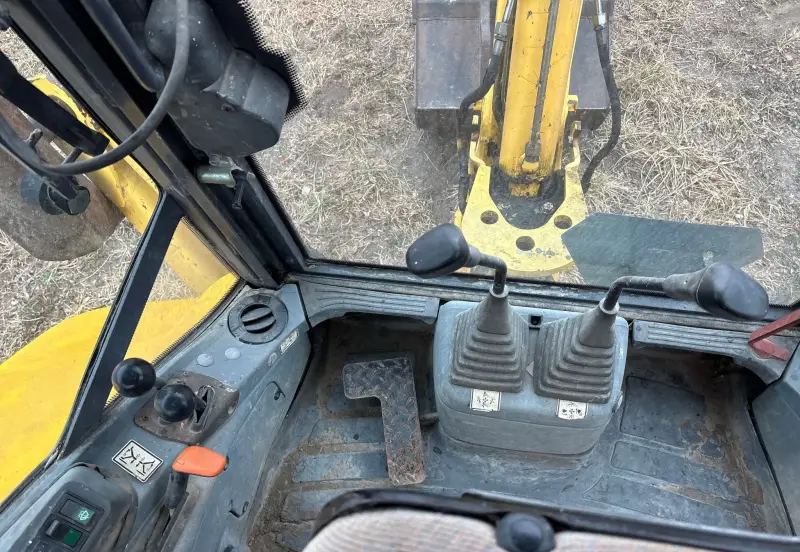 2000 New Holland 675E photo 46