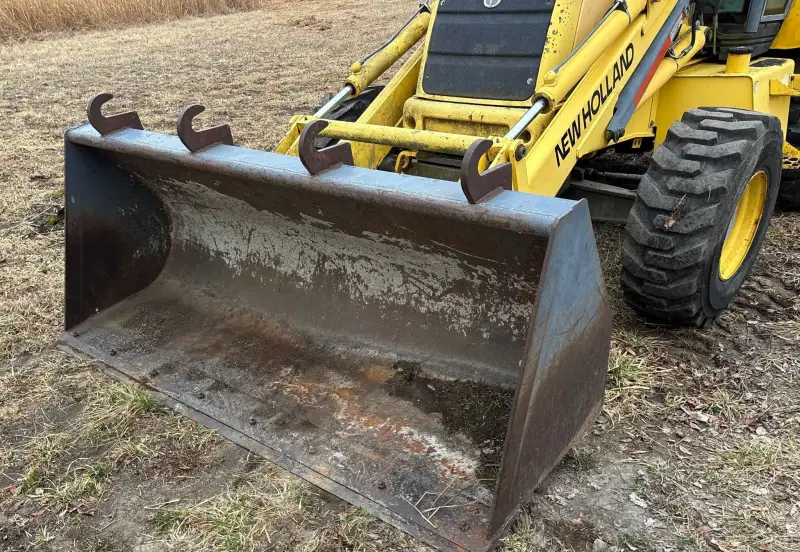 2000 New Holland 675E photo 14