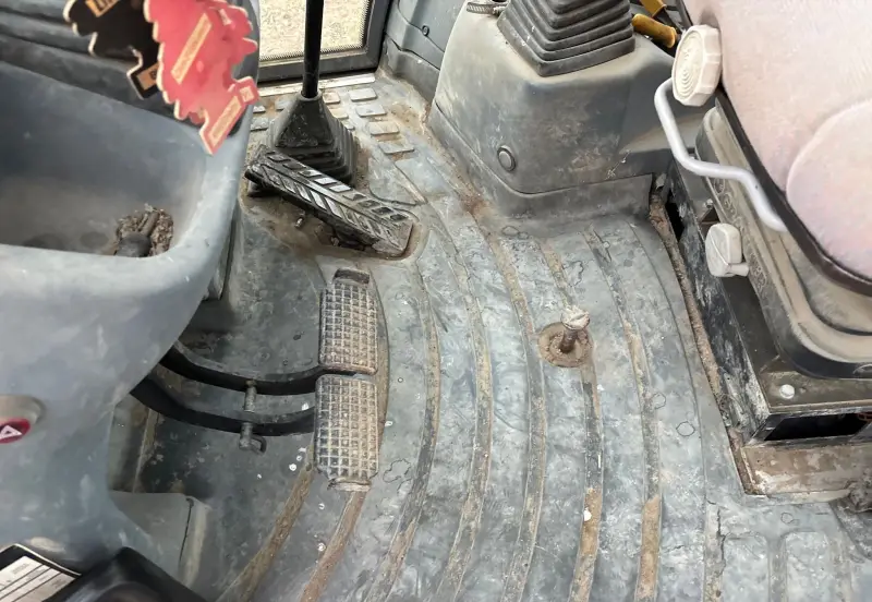 2000 New Holland 675E photo 43