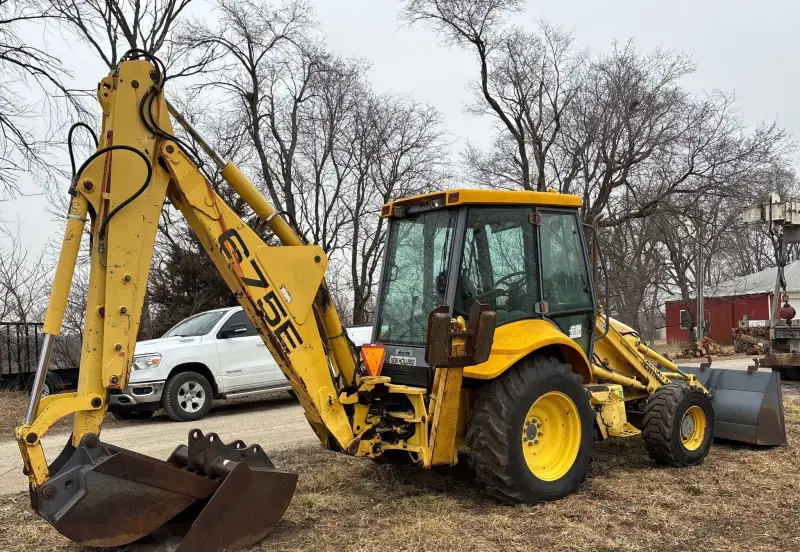 2000 New Holland 675E photo 5
