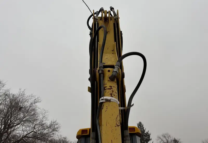 2000 New Holland 675E photo 30