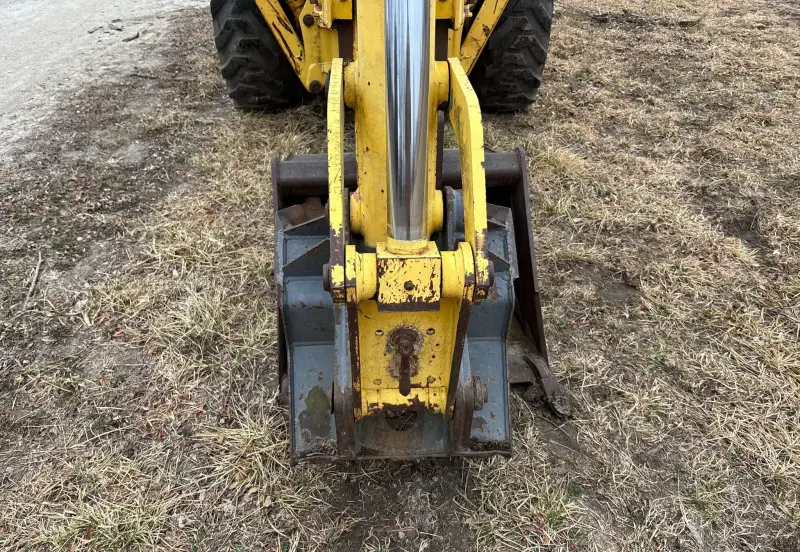 2000 New Holland 675E photo 29