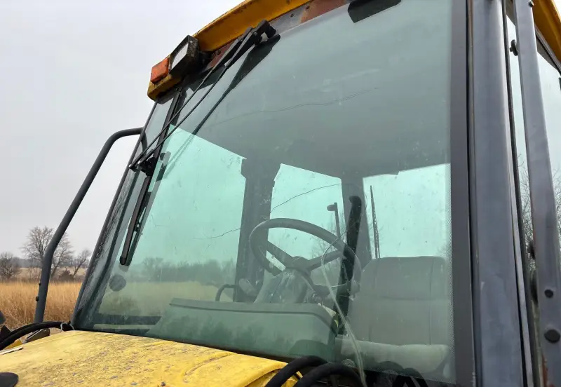 2000 New Holland 675E photo 11