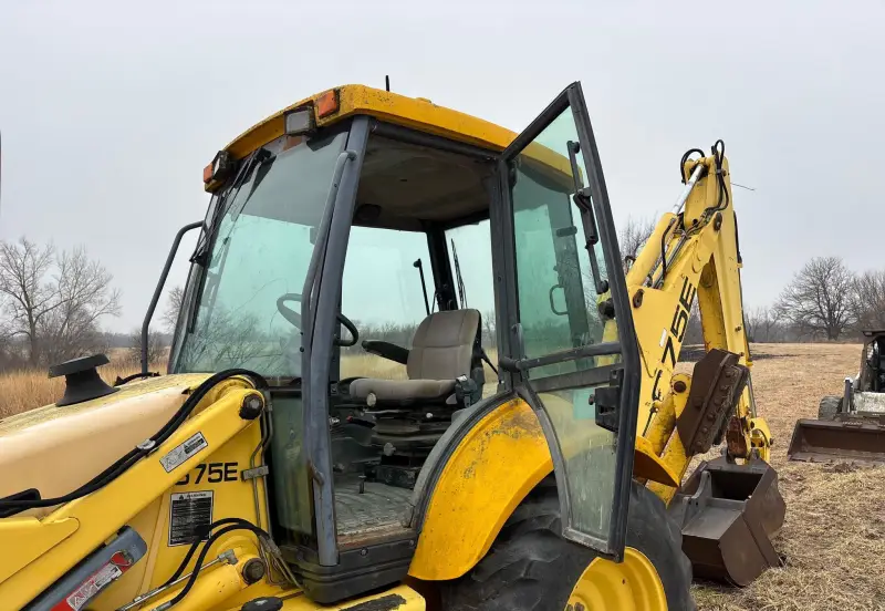 2000 New Holland 675E photo 41