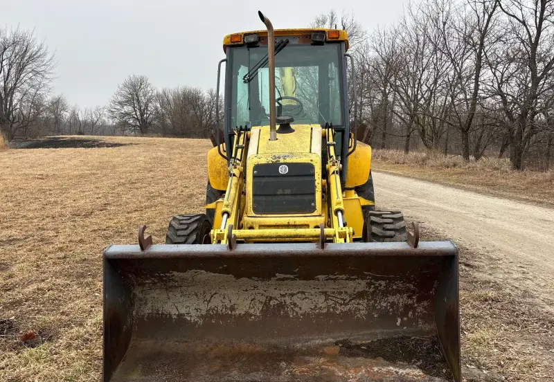 2000 New Holland 675E photo 2