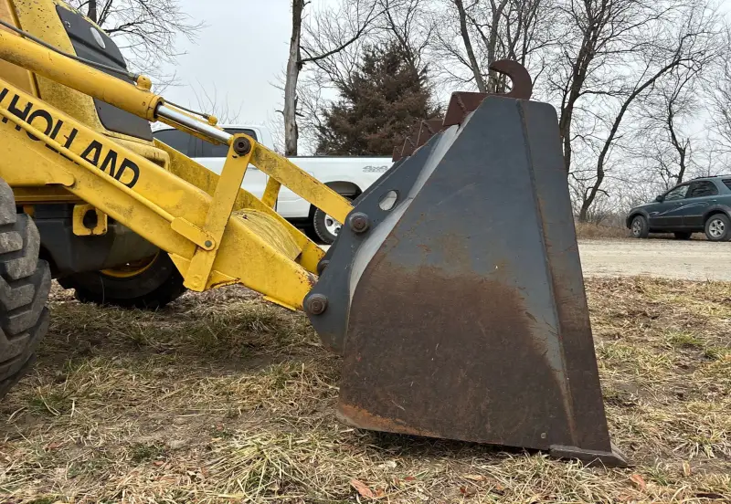 2000 New Holland 675E photo 18