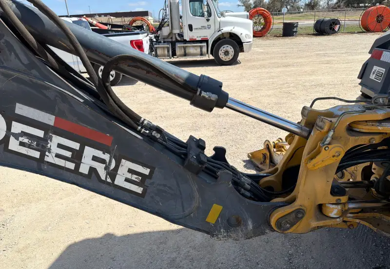 2013 John Deere 310K photo 32