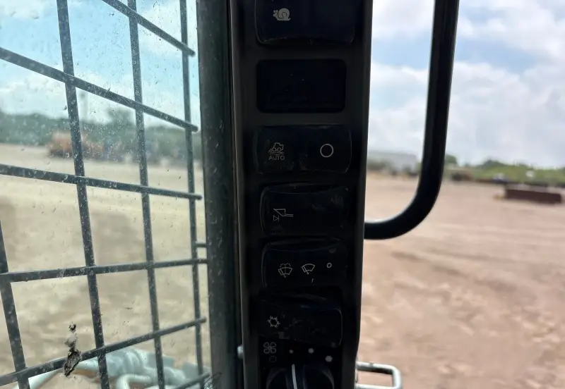 2023 Case SR210B photo 46