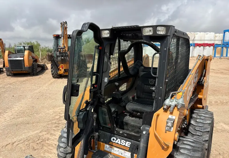 2023 Case SR210B photo 29