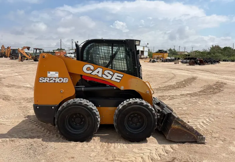 2023 Case SR210B photo 4