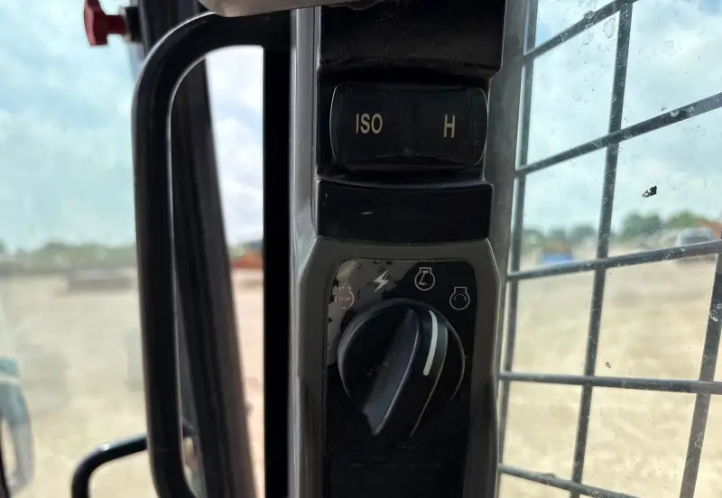 2023 Case SR210B photo 38