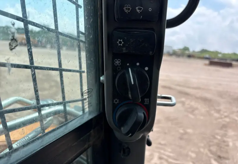 2023 Case SR210B photo 45