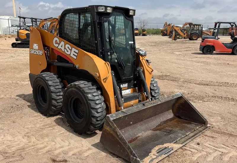 2023 Case SR210B photo 3