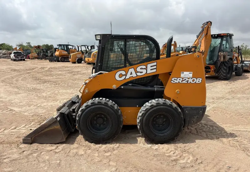2023 Case SR210B photo 8