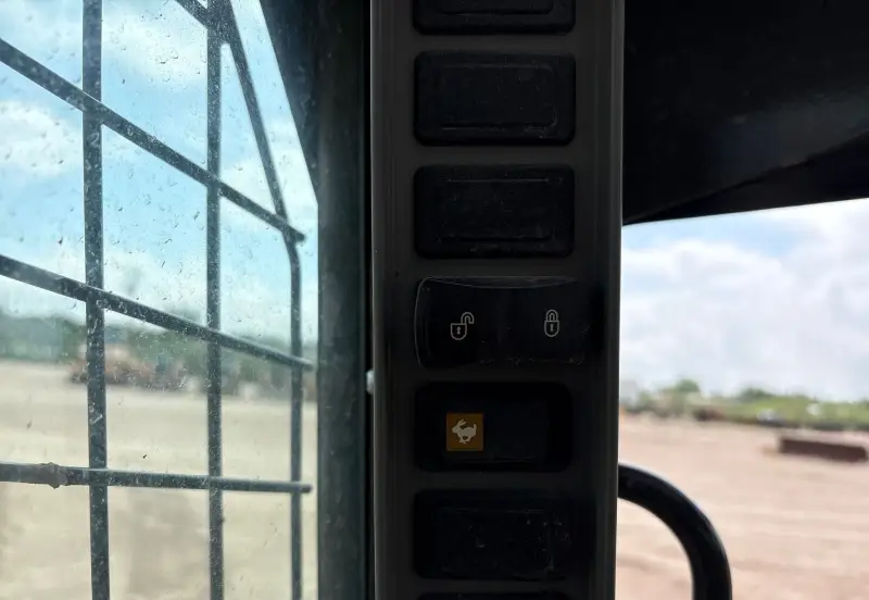 2023 Case SR210B photo 48