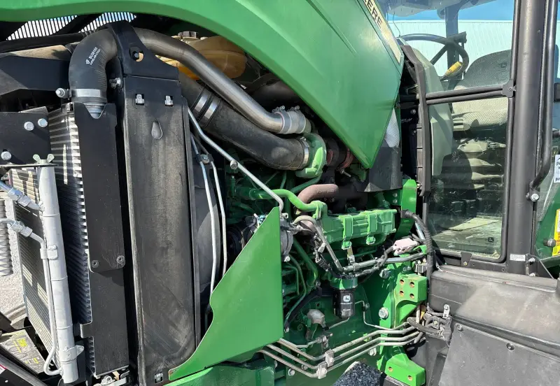 2014 John Deere 6105E photo 40