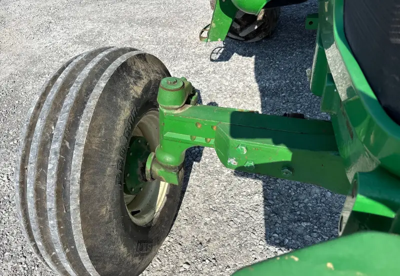 2014 John Deere 6105E photo 12