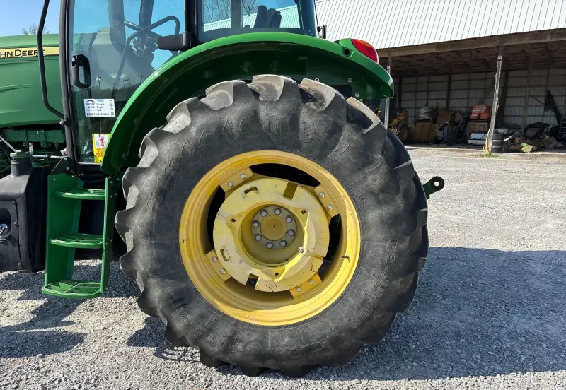 2014 John Deere 6105E photo 54